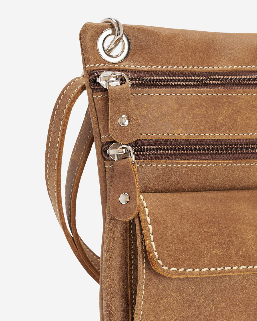 maple leaf urban pouch tribe