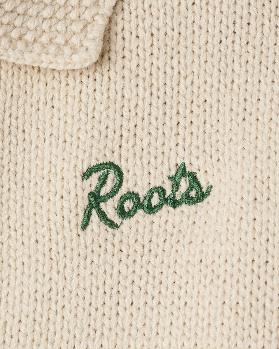 kleinkind-strickjacke mit schneefuchsmotiv