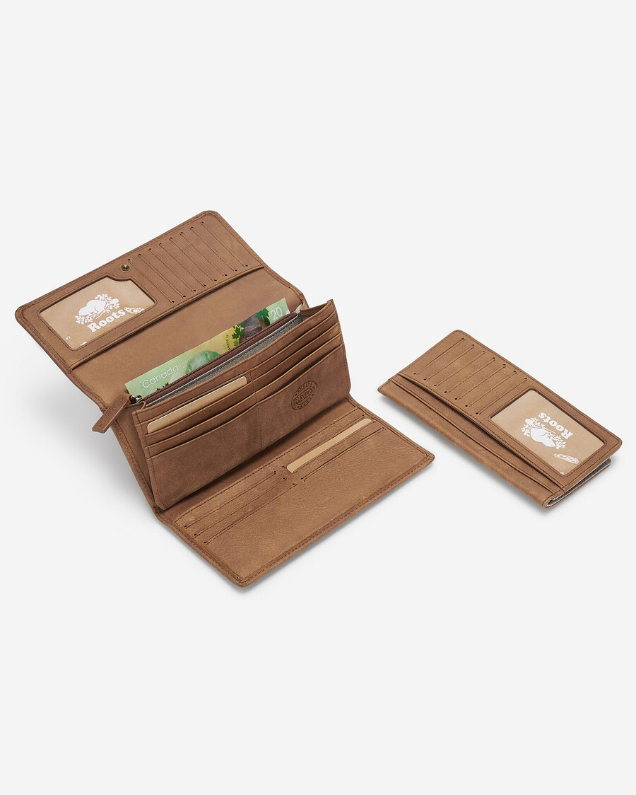 großer scheckbuch-clutch-stamm